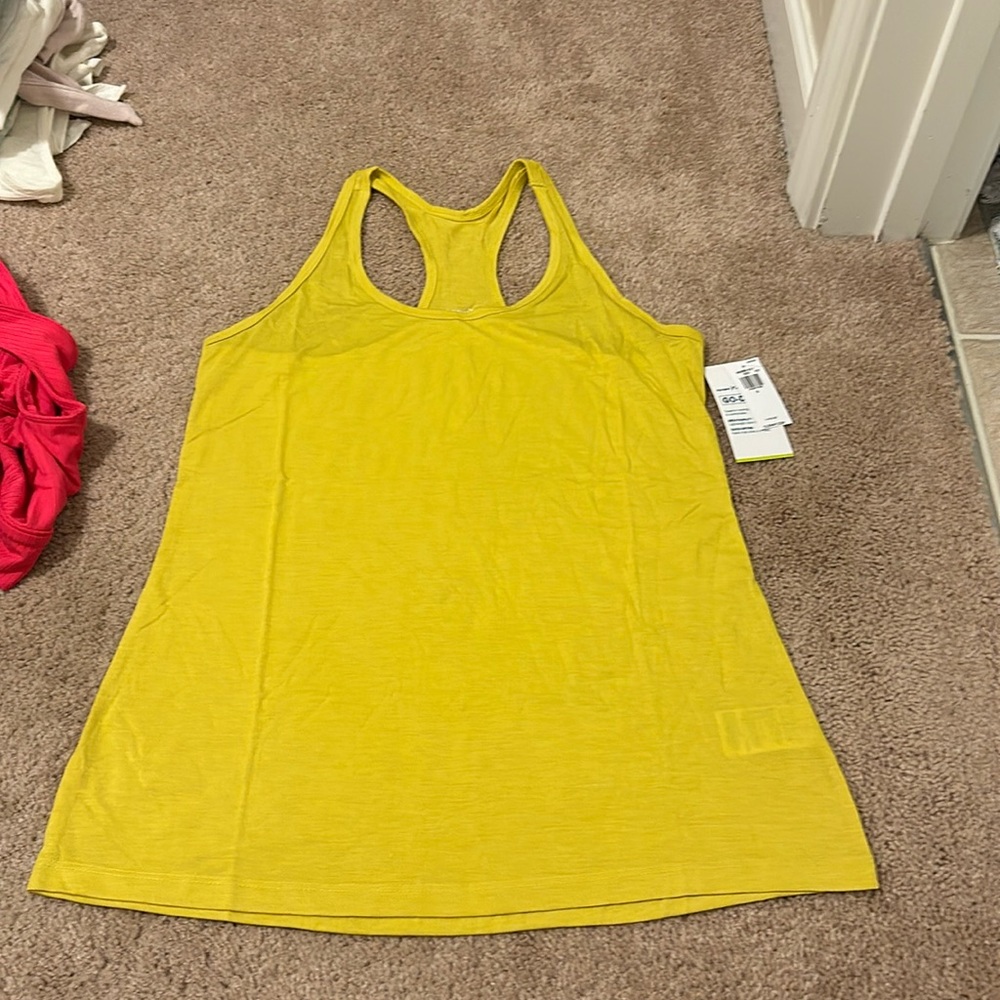 3 Old Navy tanks